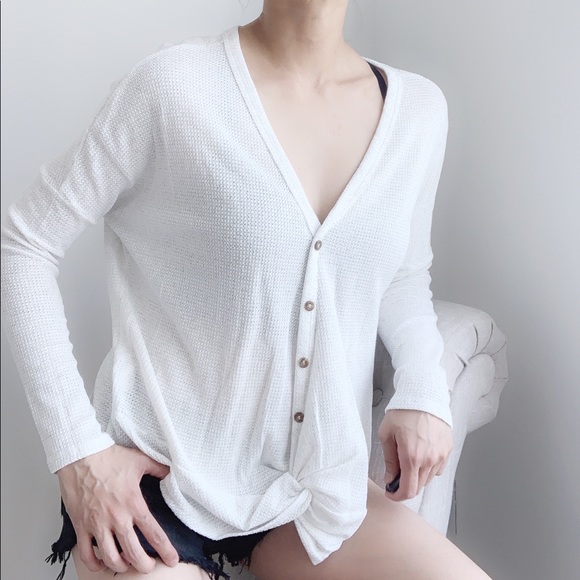 WHITE LONG SLEEVES V NECK TOP - Picture 6 of 8